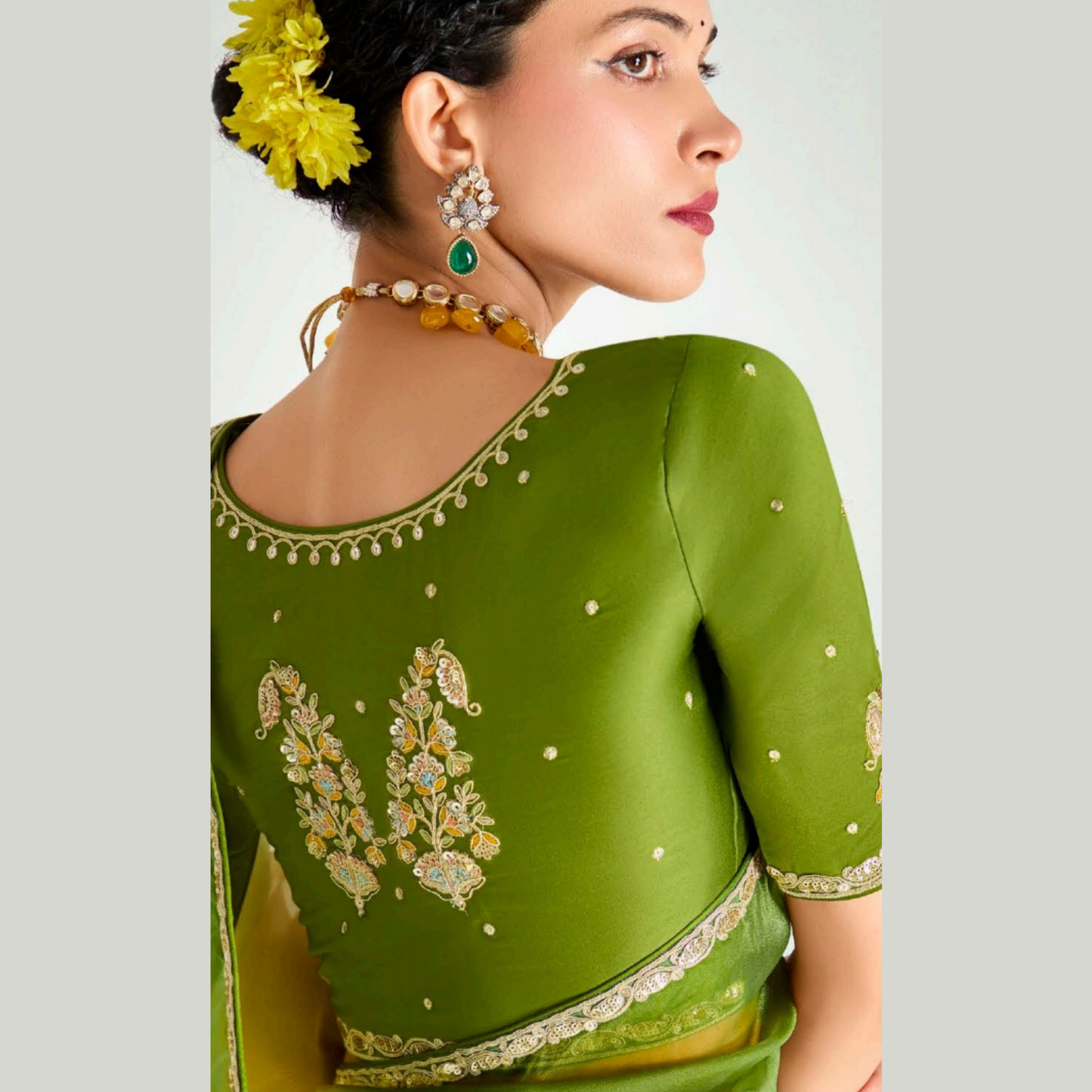 Aabroo Saree